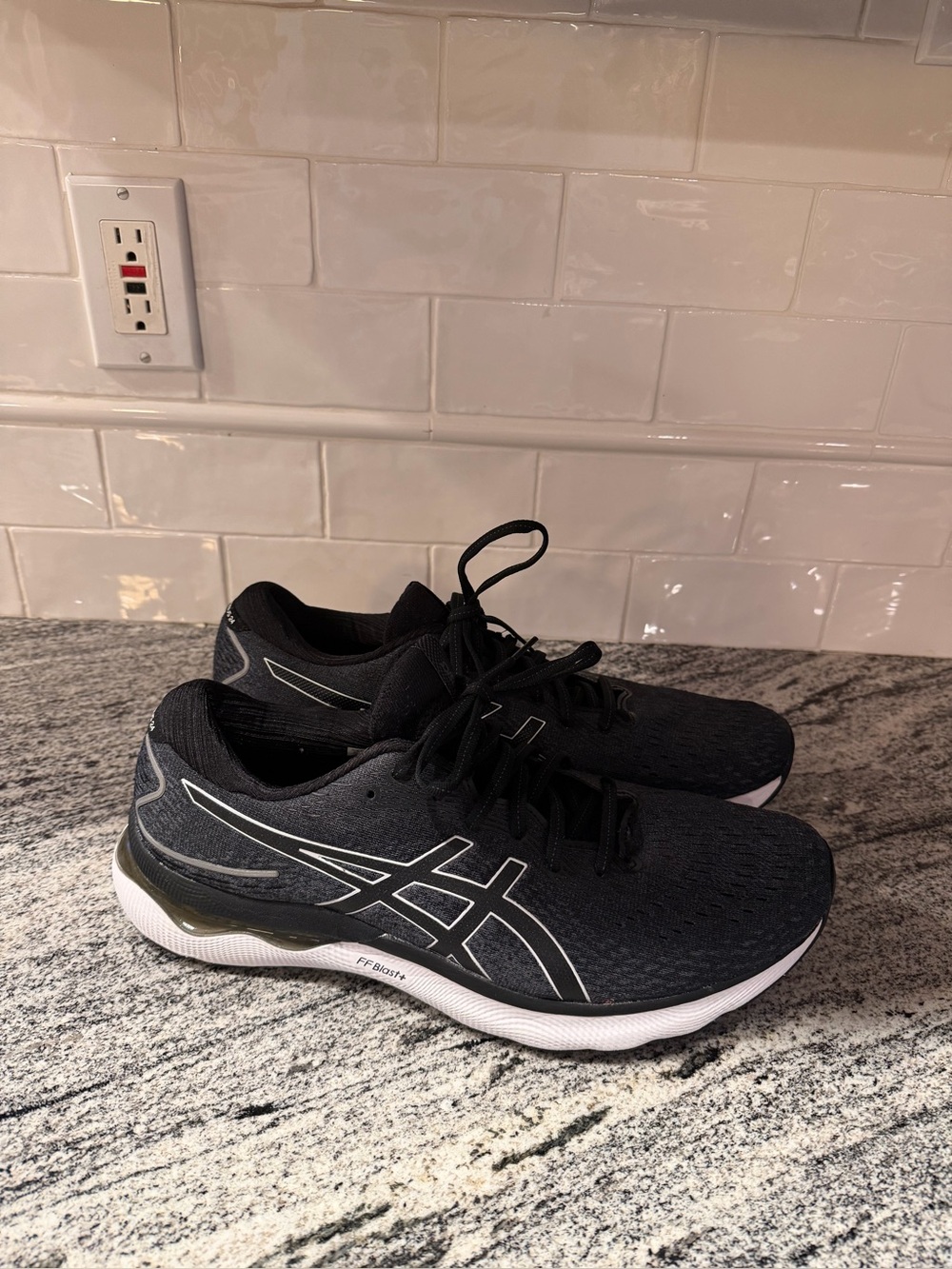 Men’s Asics Nimbus 24 Size 13 Wide